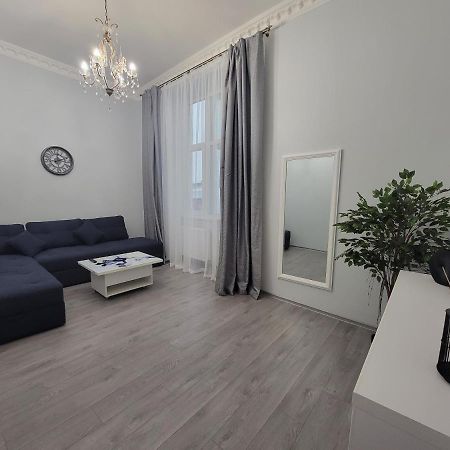 Warm & Cozy Apartment In The Heart Of Historical 리비프 외부 사진