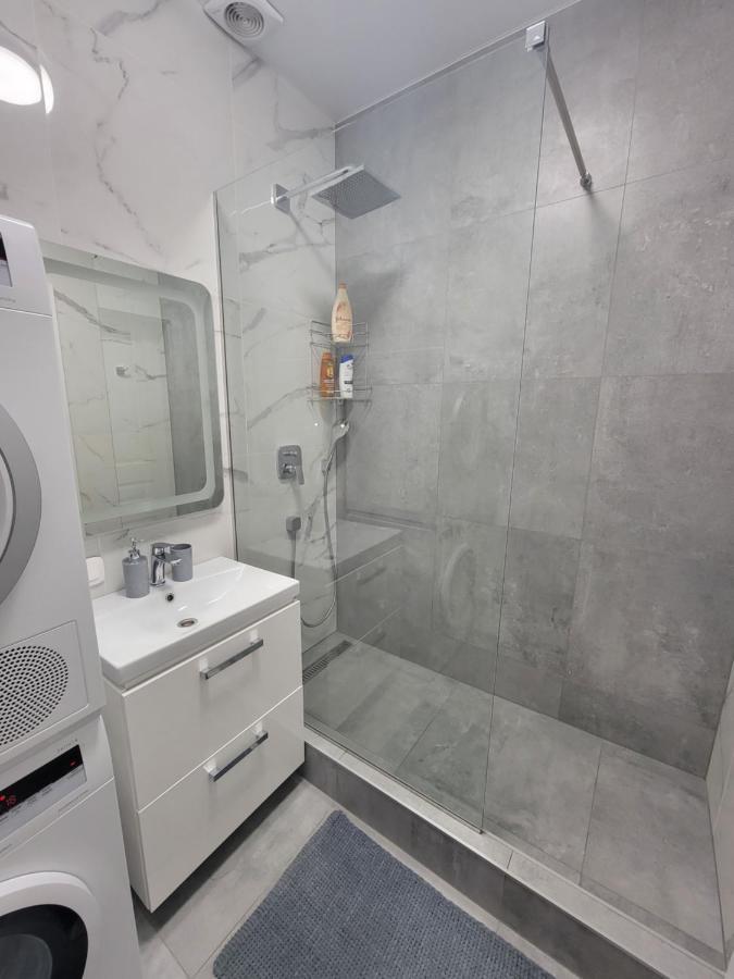 Warm & Cozy Apartment In The Heart Of Historical 리비프 외부 사진