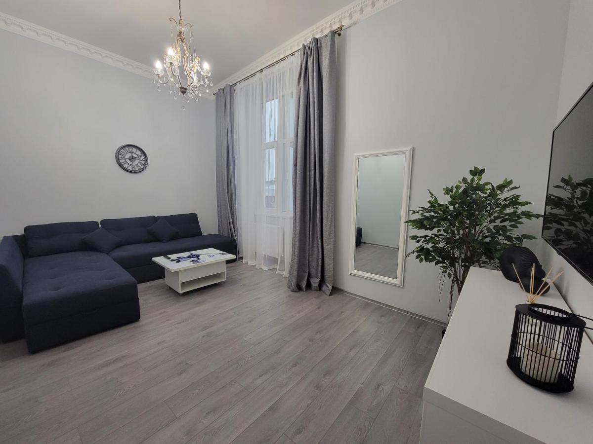 Warm & Cozy Apartment In The Heart Of Historical 리비프 외부 사진